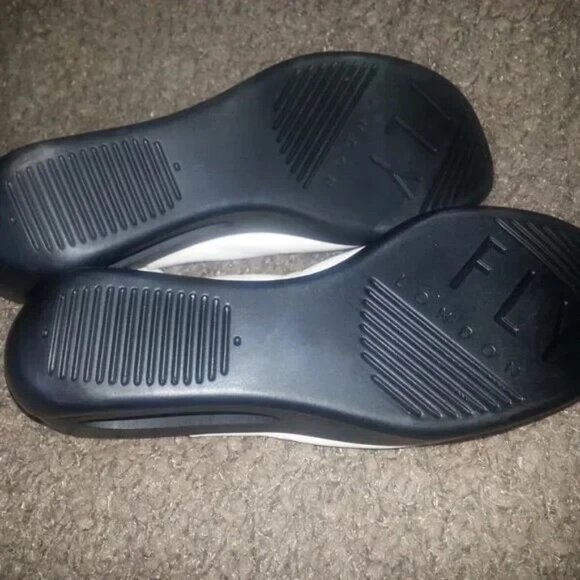 FLY LONDON-Mousse Cream Hert Platform Wedges-Leather-Sz 41-10.5M-NEW - Picture 7 of 7